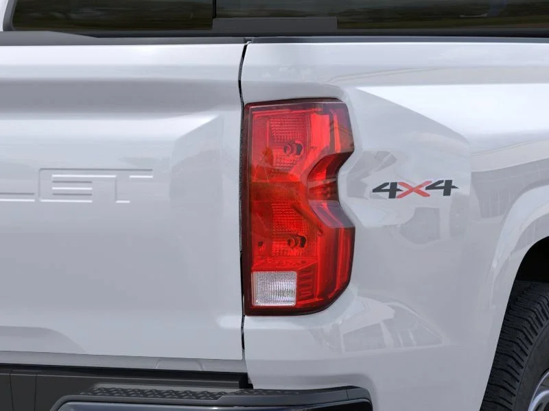 New 2026 Summit White Chevrolet WT image 21