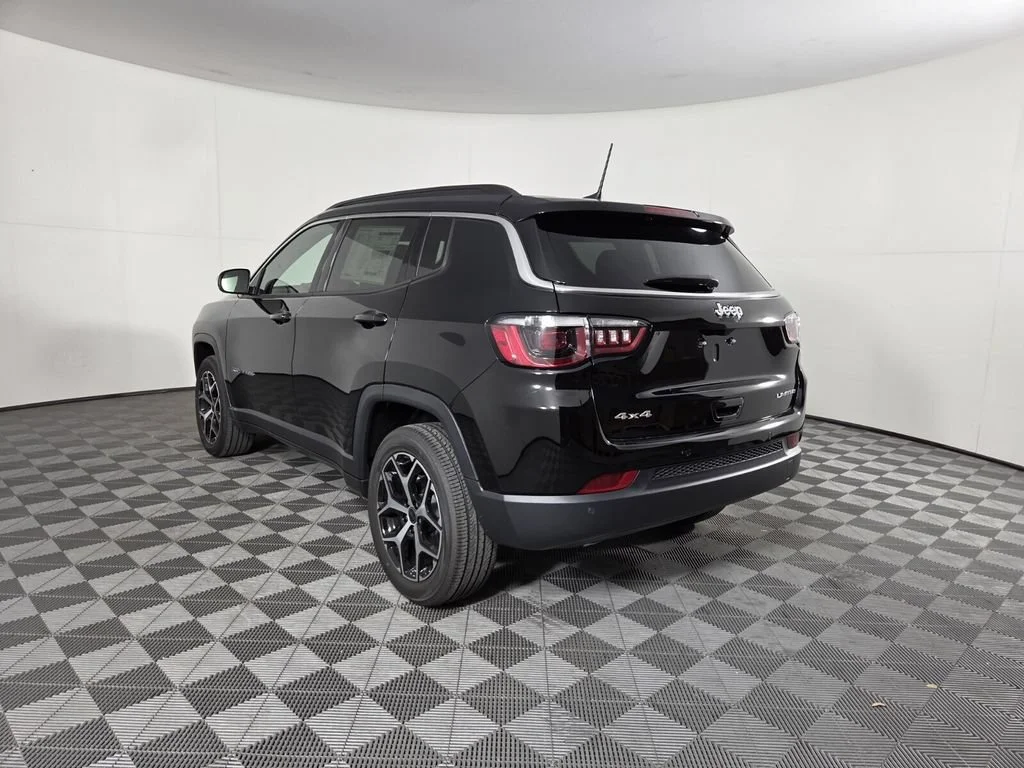 New 2026 Diamond Black Crystal Pearlcoat Jeep Limited image 7