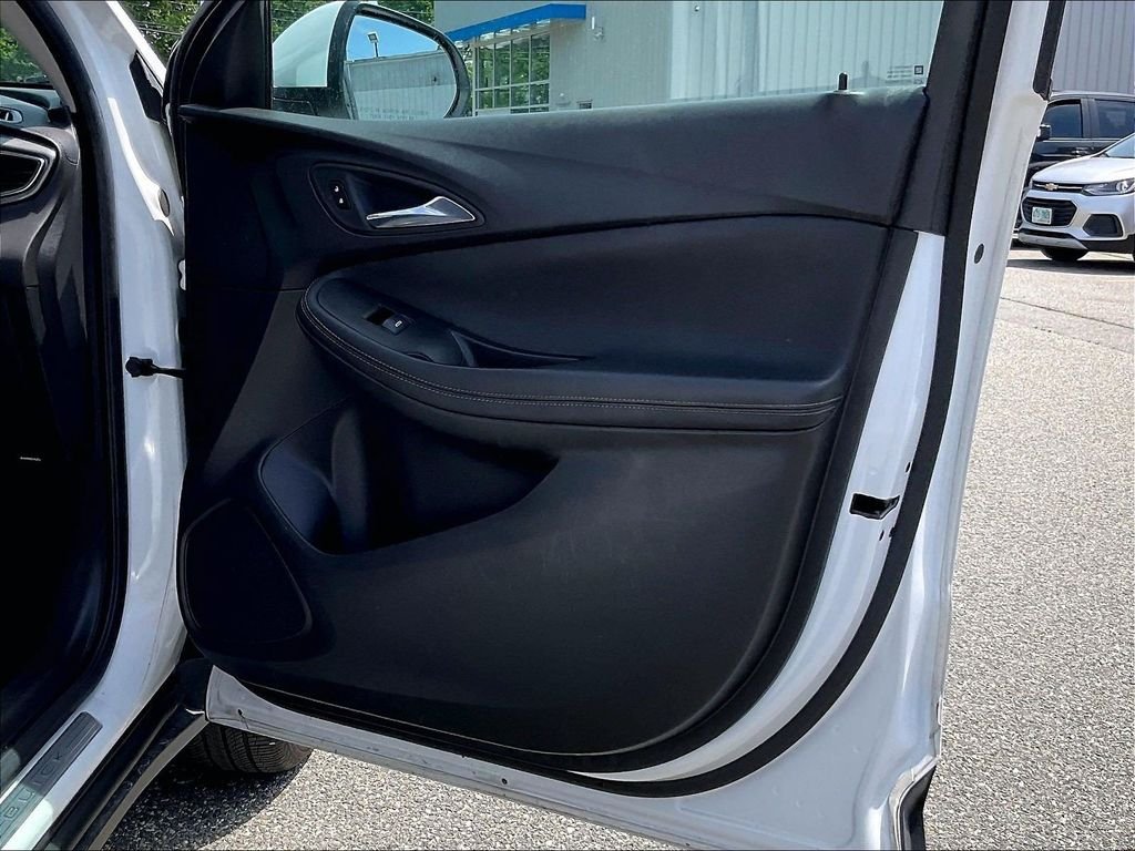 Used 2022 White Buick Preferred image 12