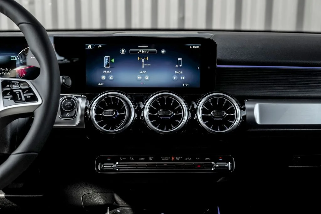 New 2026 Mountain Grey Metallic Mercedes-Benz GLB 250 image 19
