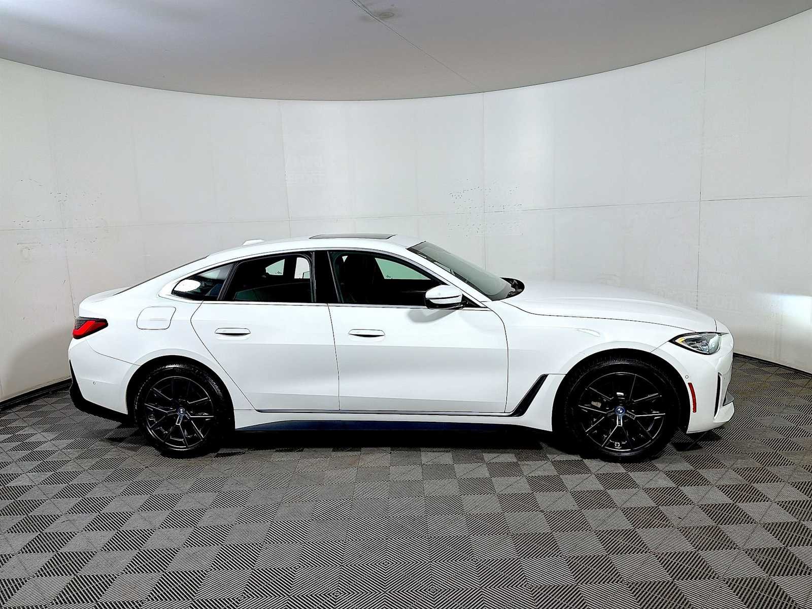 Used 2023 Alpine White BMW eDrive35 image 7