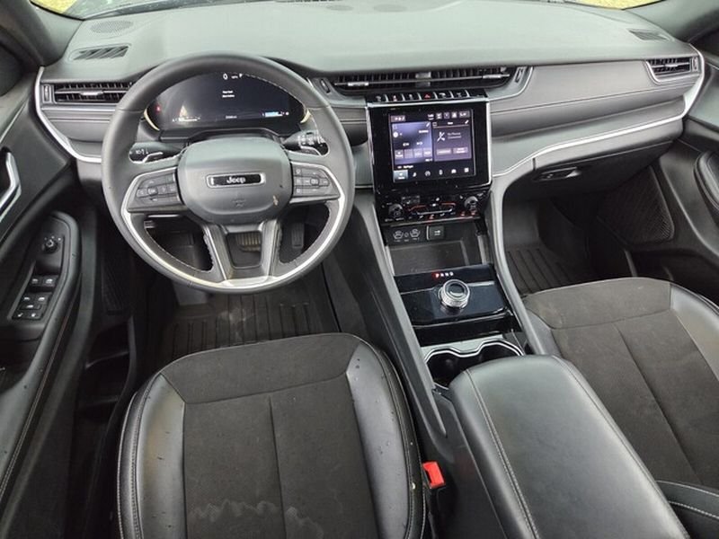 Used 2023 Metallic Jeep Altitude image 11