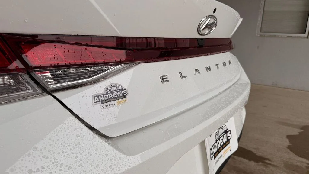 Used 2023 White Hyundai SEL image 7