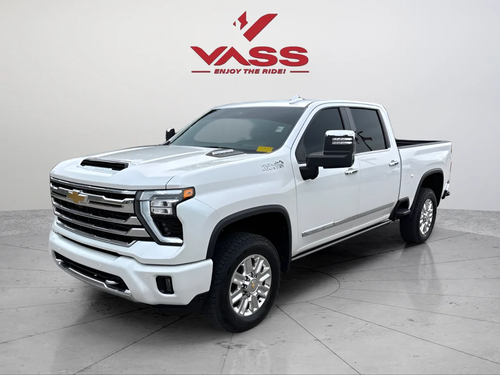 Used 2025 Pearl Chevrolet High Country image 1