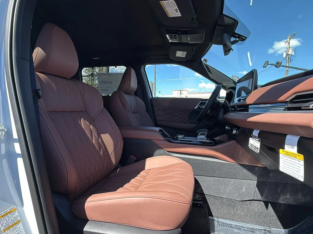 New 2026 White Diamond Mitsubishi SEL image 24