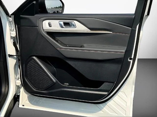 New 2026 Star White Metallic Tri-Coat Ford Active image 69