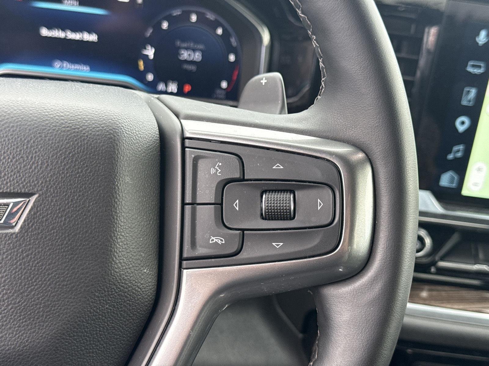 Used 2025 Summit White Chevrolet RST image 12