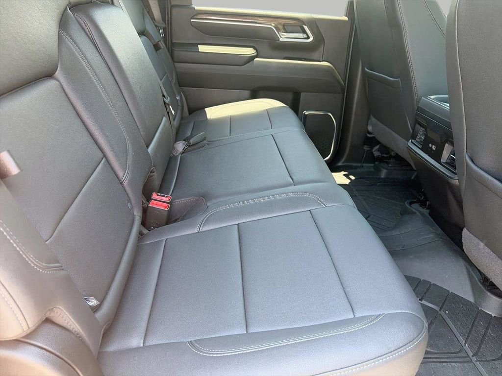 Used 2025 White Chevrolet LT image 13