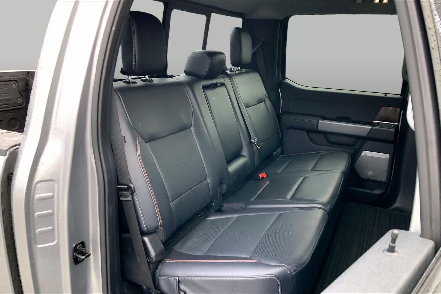 Used 2024 Iconic Silver Metallic Ford LARIAT image 18