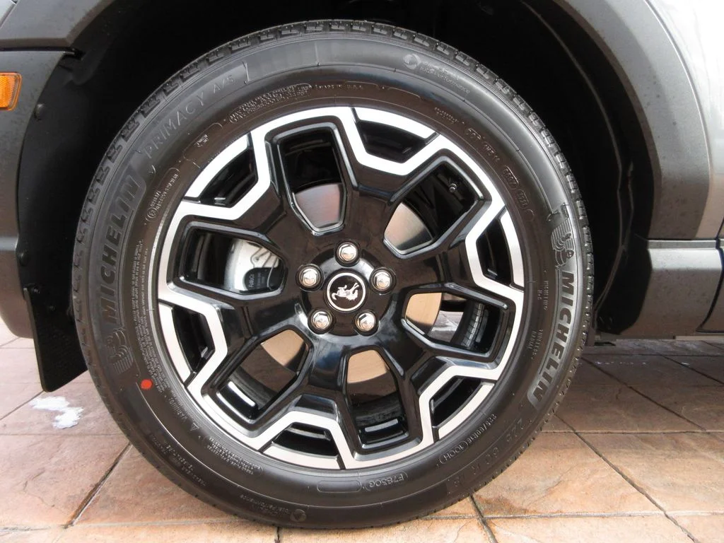 New 2026 Carbonized Gray Metallic Ford Outer Banks image 9