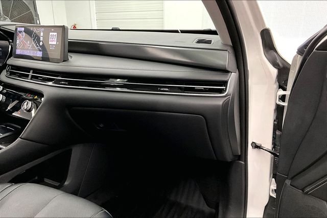 Used 2024 Majestic White INFINITI LUXE image 19
