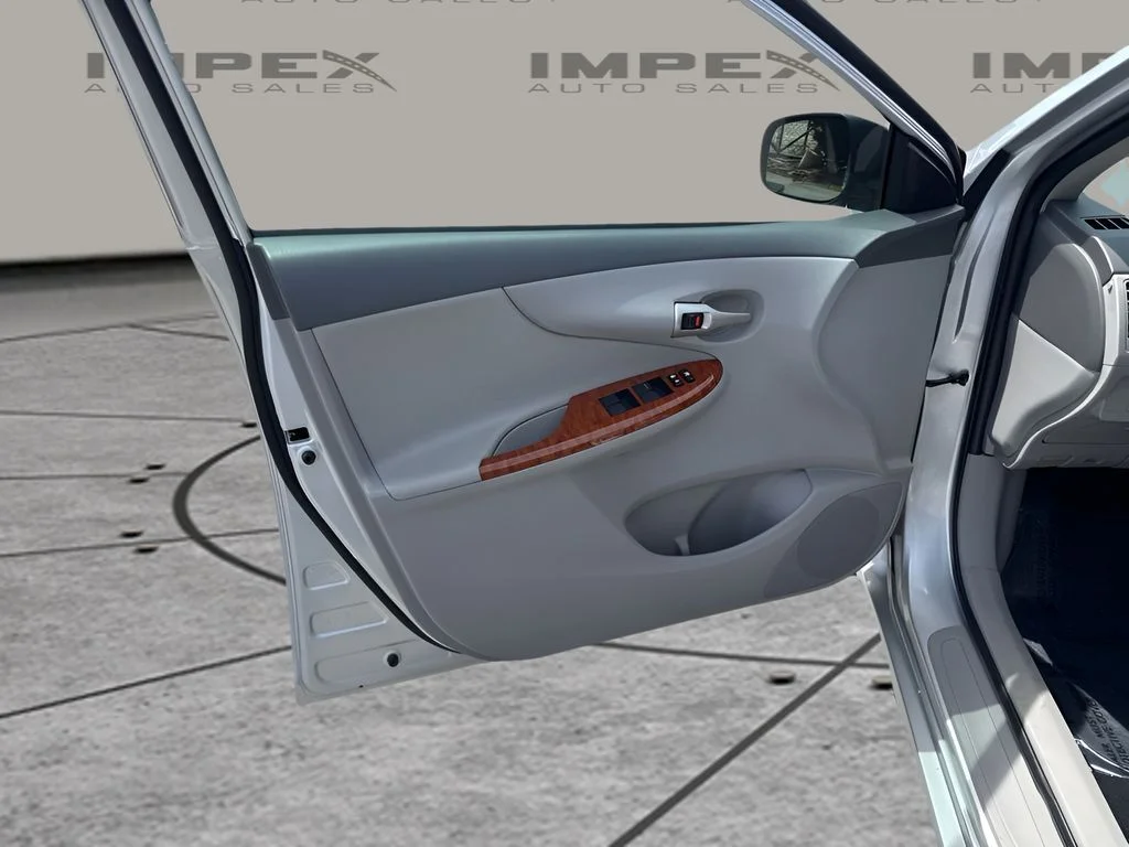 Used 2009 Gray Toyota Base image 12