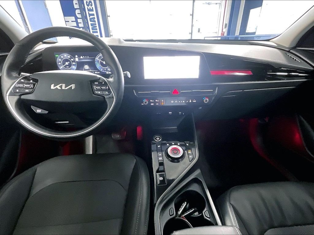 Used 2023 White Kia Wind image 21