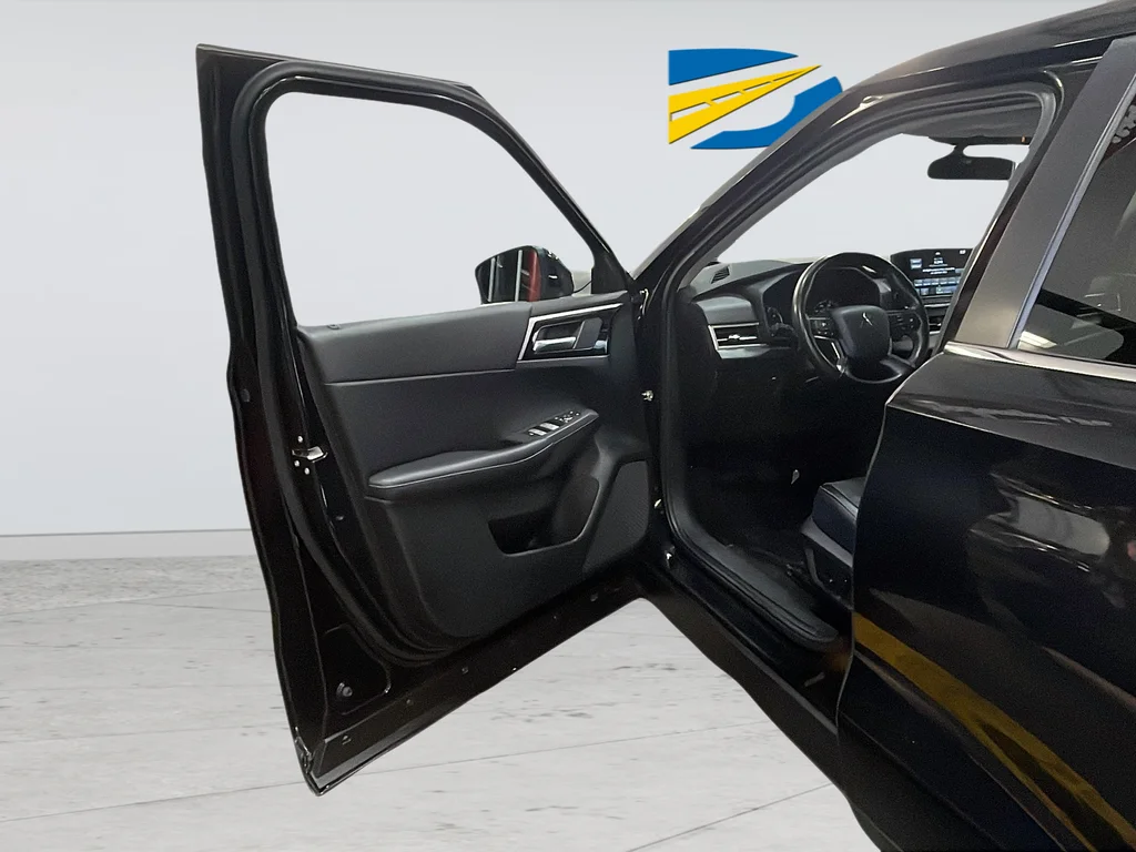 Used 2024 Black Mitsubishi SE image 34