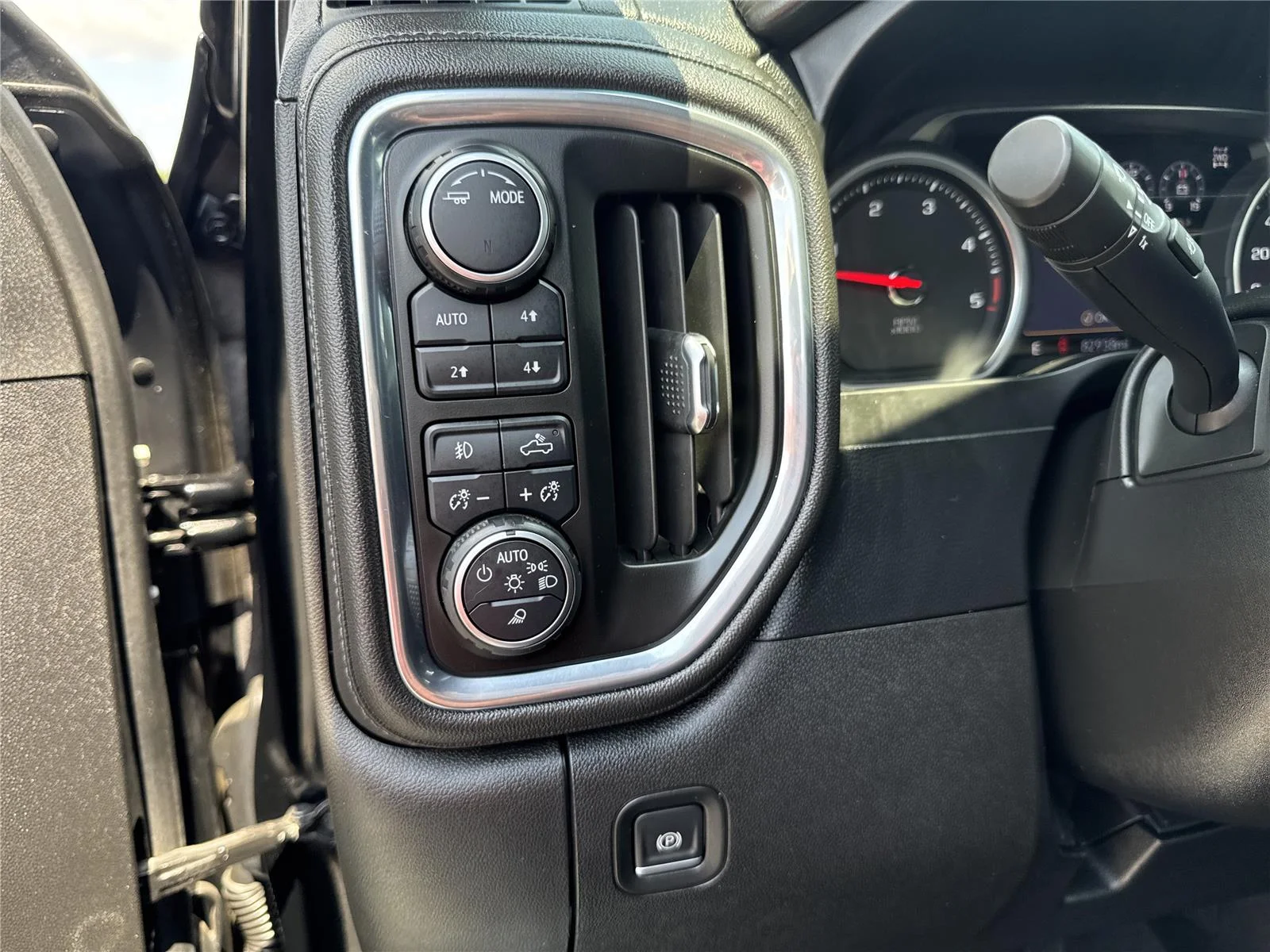 Used 2022 Black Chevrolet High Country image 21