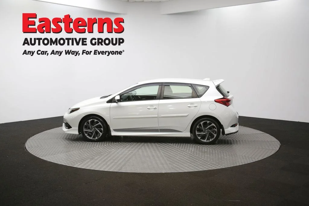 Used 2018 White Toyota Base image 56