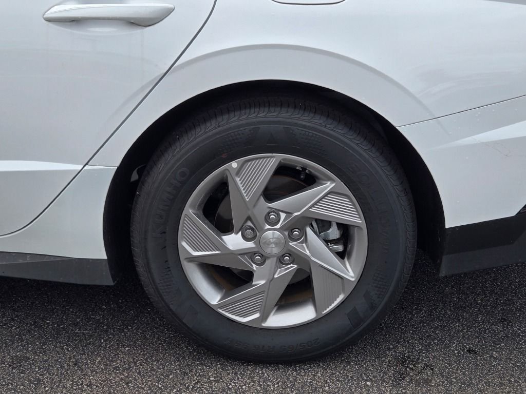 Used 2026 White Hyundai SE image 14