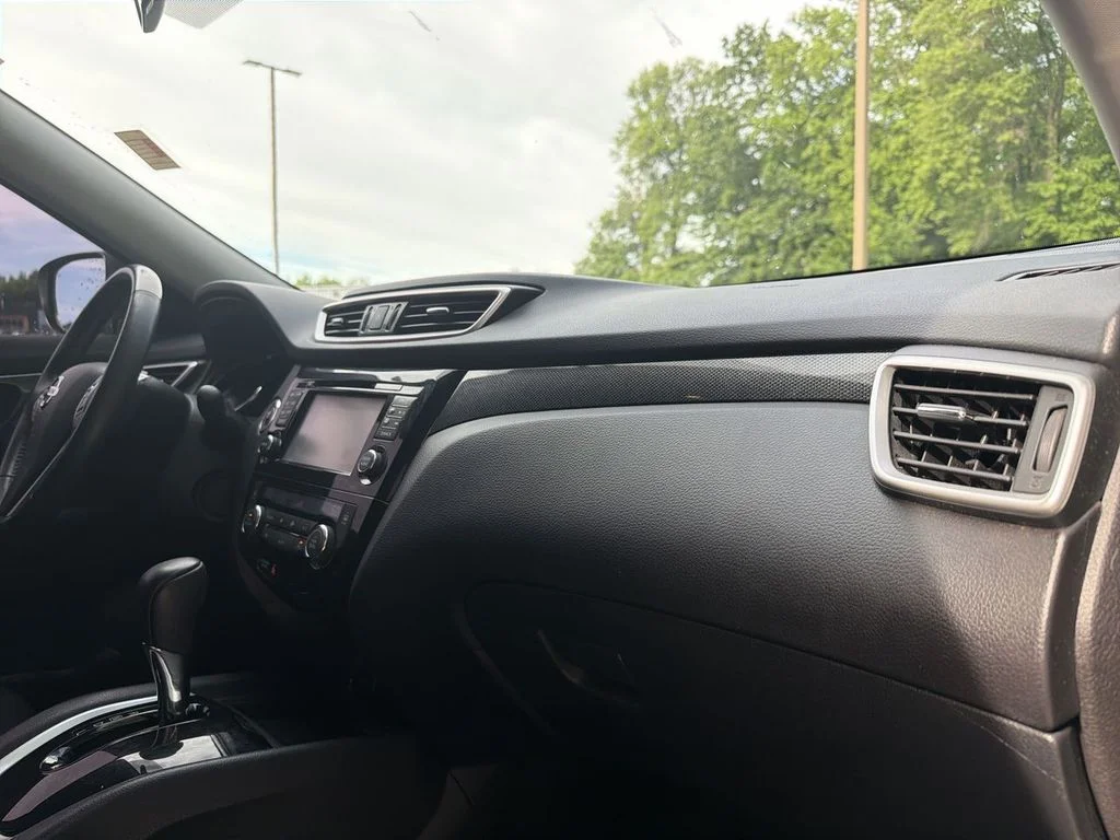 Used 2016 Blue Nissan SL image 26