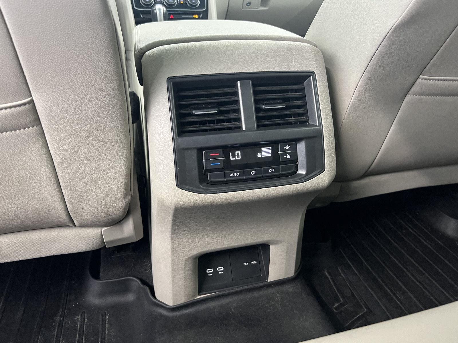 2023 Volkswagen Atlas SE w/Tech - Photo 28