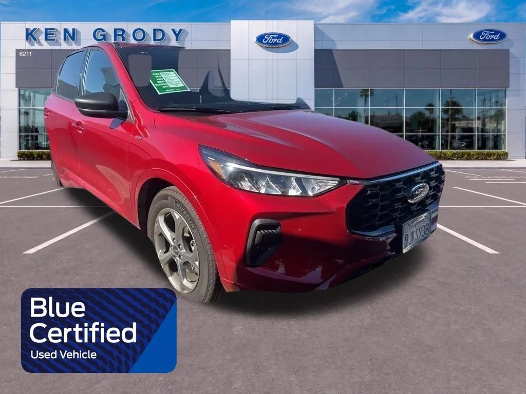 2023 Ford Escape ST-Line FWD's photo
