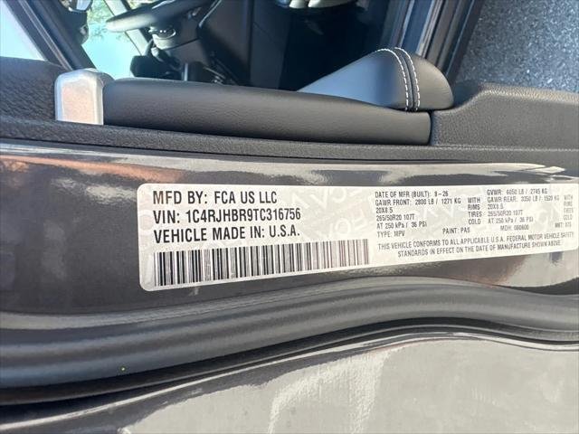 New 2026 Baltic Gray Metallic Clear-Coat Exterior Paint Jeep Limited image 30