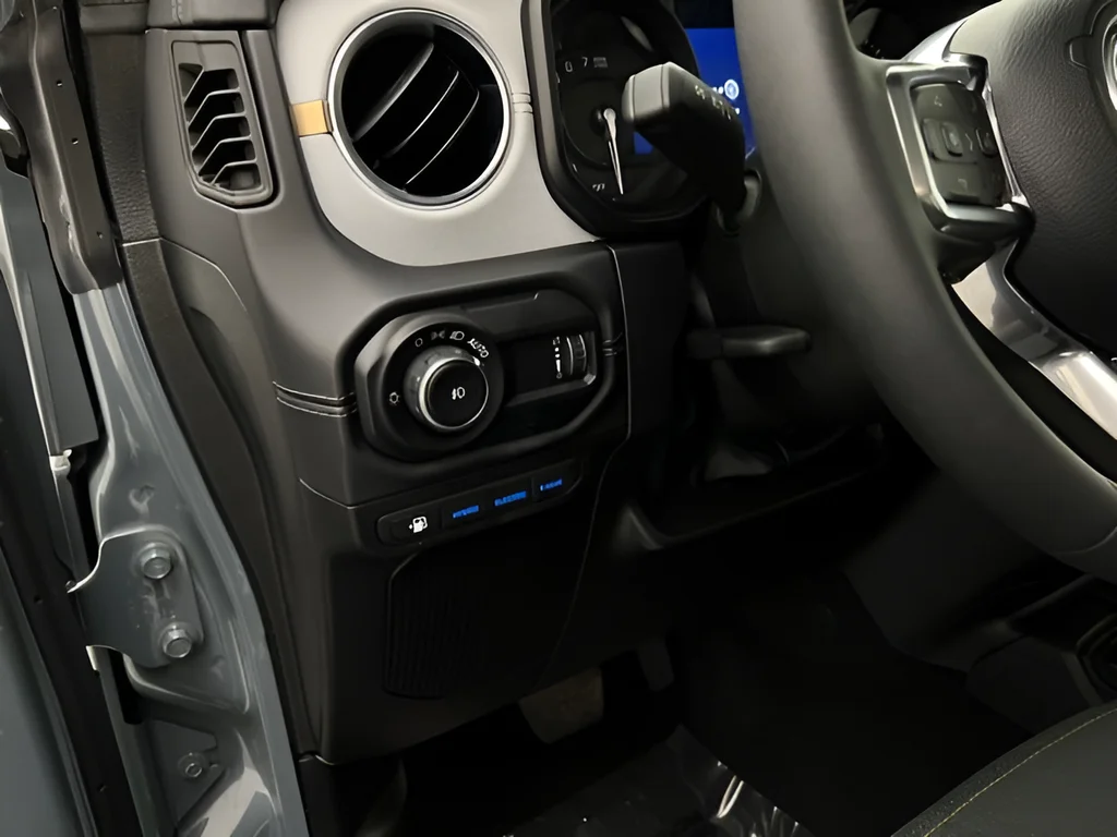 Used 2025 Anvil Clear Coat Jeep Sahara 4xe image 23