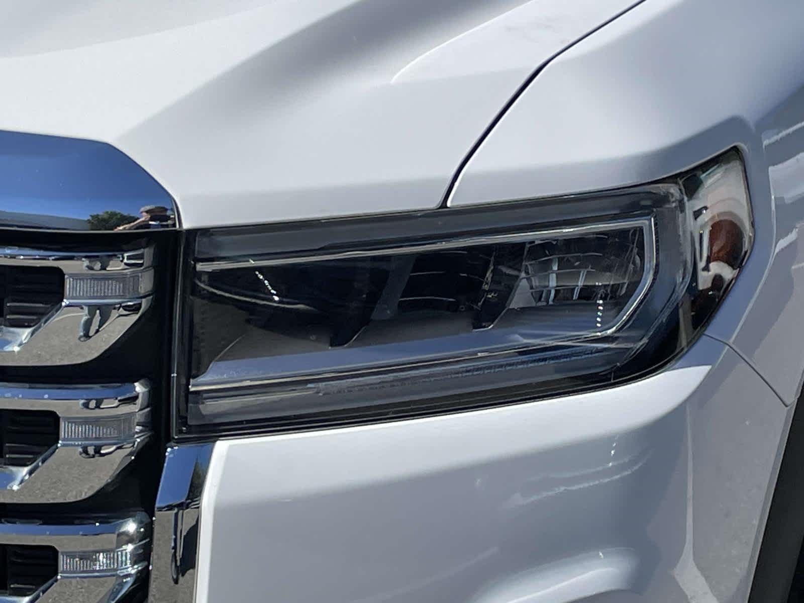 Used 2023 Summit White GMC SLE image 18