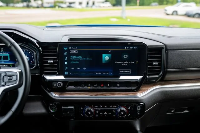 Used 2025 Riptide Blue Metallic Chevrolet RST image 7