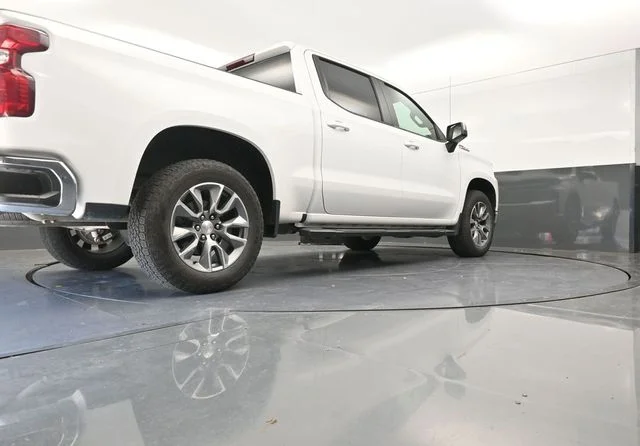 Used 2022 White Chevrolet LT image 37