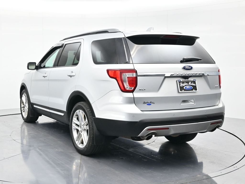 Used 2017 Ingot Silver Ford XLT image 7