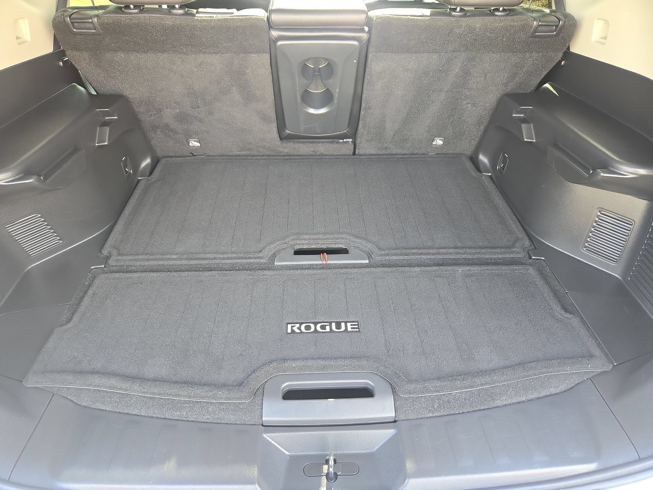 Used 2018 Pearl White Nissan SL image 27