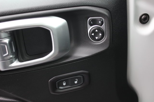 Used 2020 White Jeep Sport S image 17
