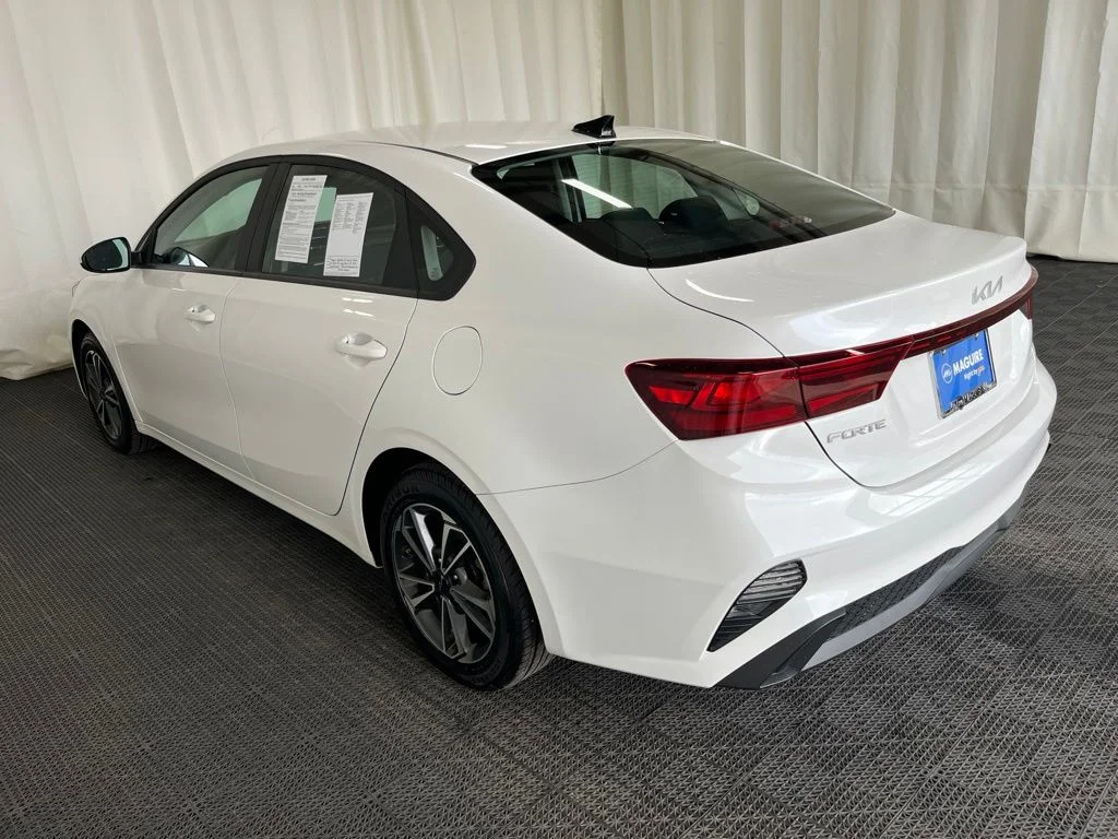 Used 2023 White Kia LXS image 24