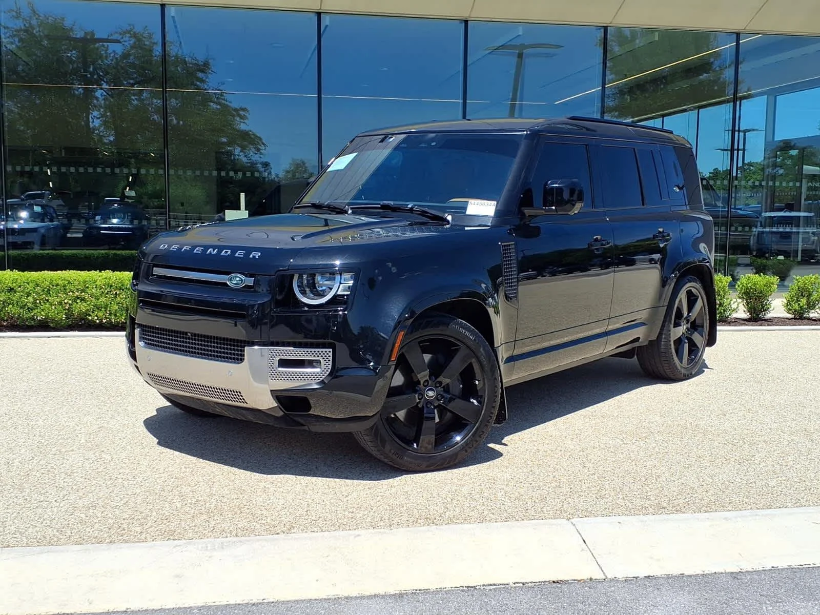 2023 Land Rover Defender S's photo