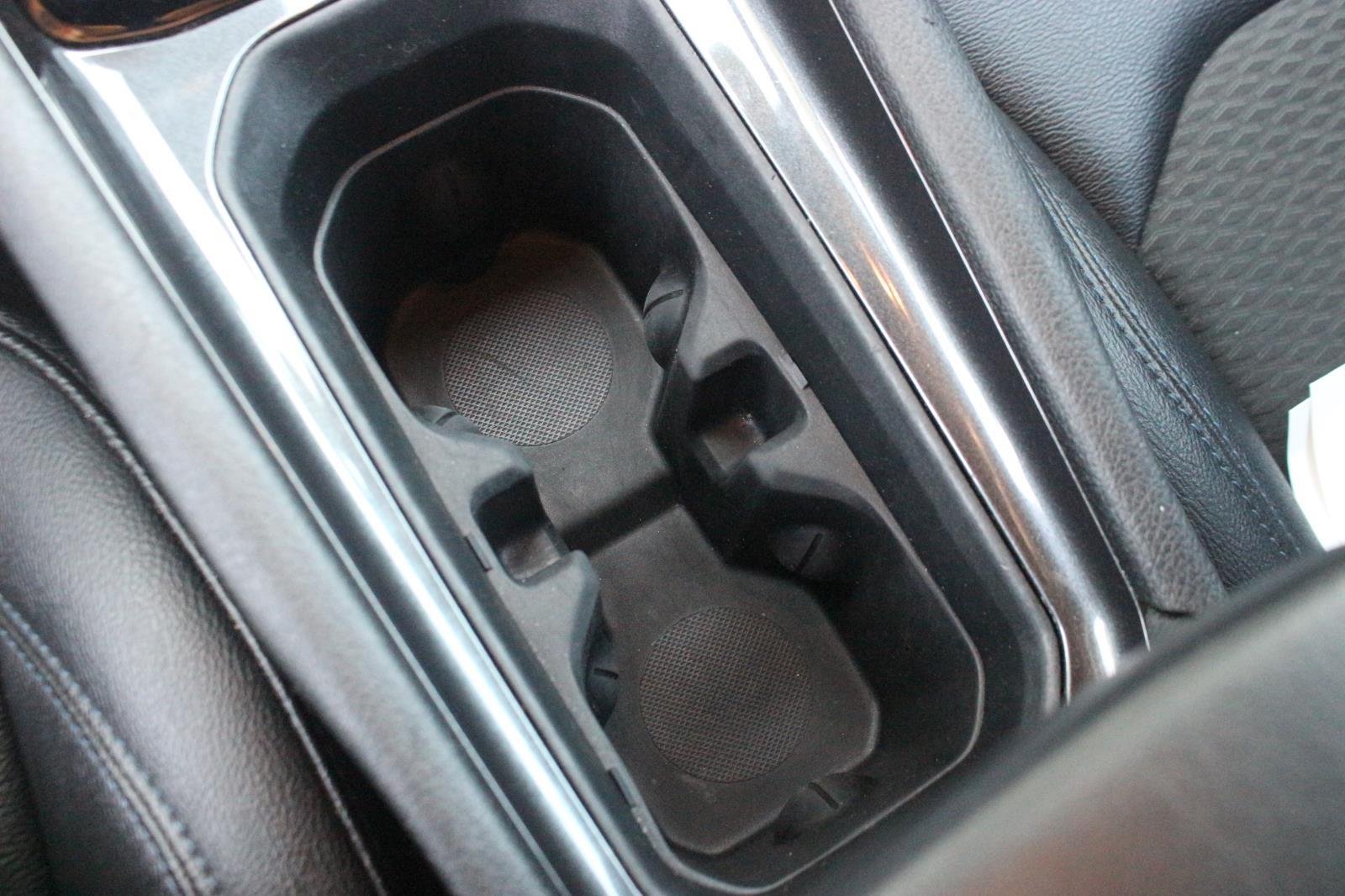 Used 2024 White Jeep Latitude image 21