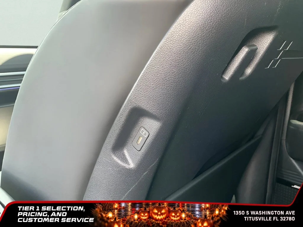 Used 2025 White Hyundai Calligraphy image 31