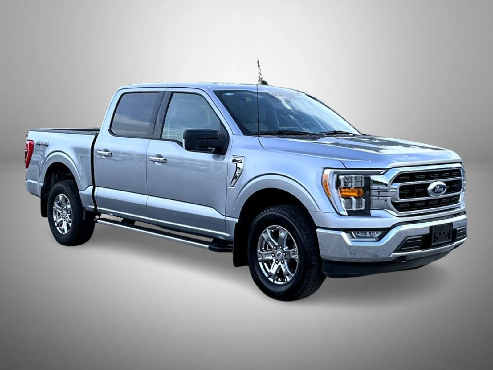 Used 2023 Silver Ford XLT image 3