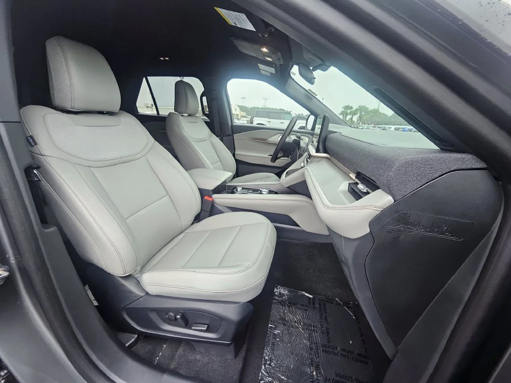 New 2027 Carbonized Gray Metallic Ford Active image 27