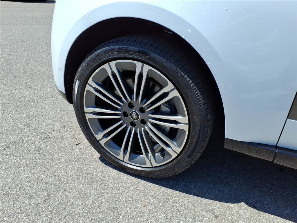 Certified Used 2025 Ostuni Pearl White Premium Metallic Land Rover SE image 9