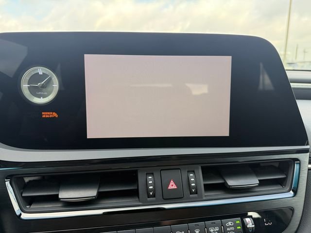 Used 2023 White Lexus 350 image 20