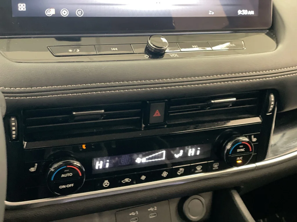 Used 2024 GRAY Nissan SL image 18