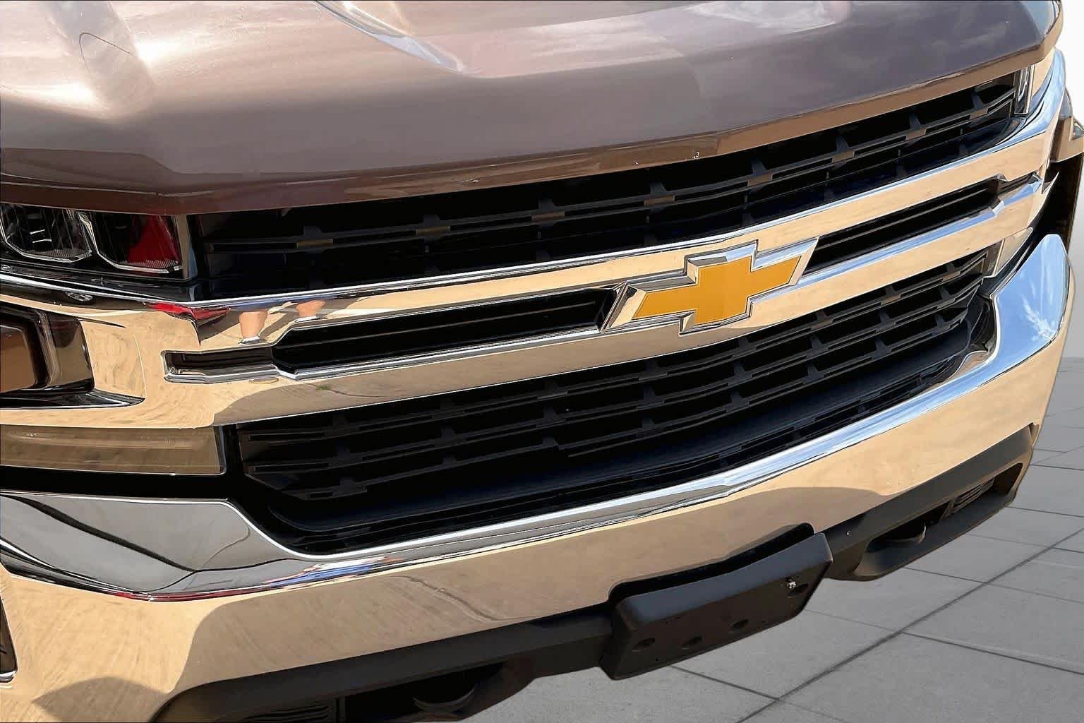 Used 2019 Oakwood Metallic Chevrolet LT image 29