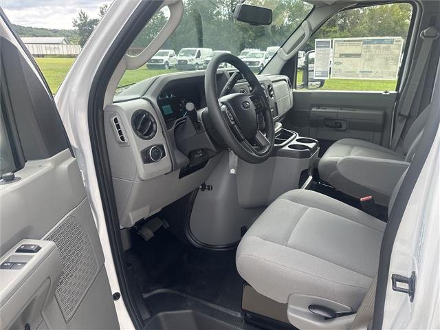 2025 Ford E-Series Cutaway Base - Photo 32