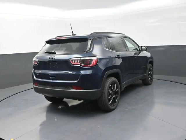 New 2026 Fathom Blue Pearl-Coat Exterior Paint Jeep Latitude image 10