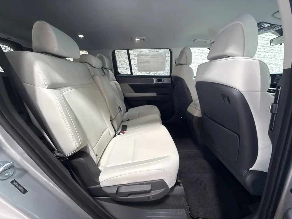 New 2027 Shimmering Silver Hyundai SE image 12