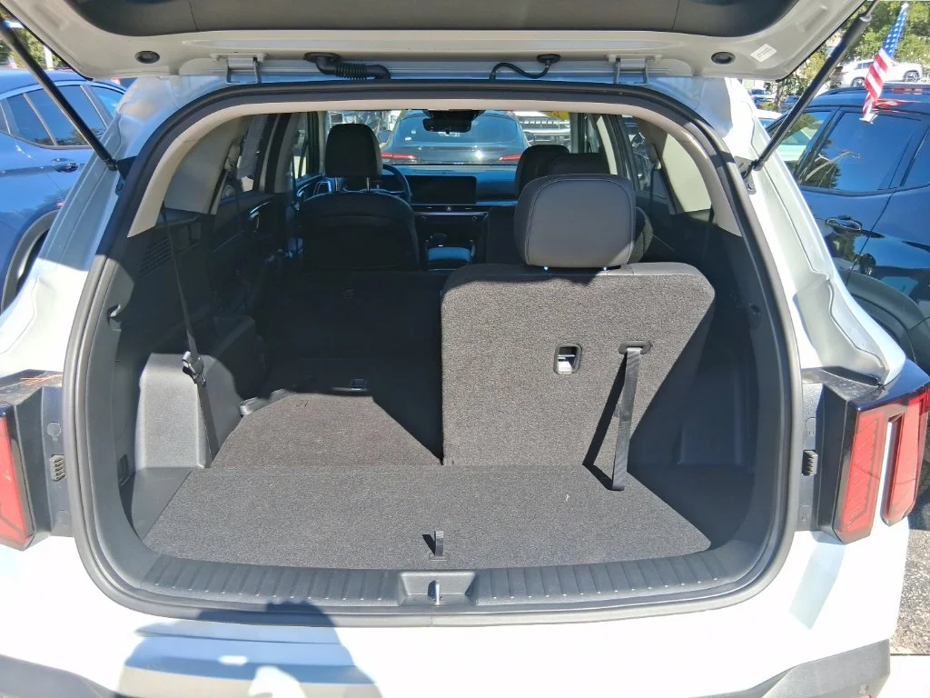 Used 2026 White Kia S image 45