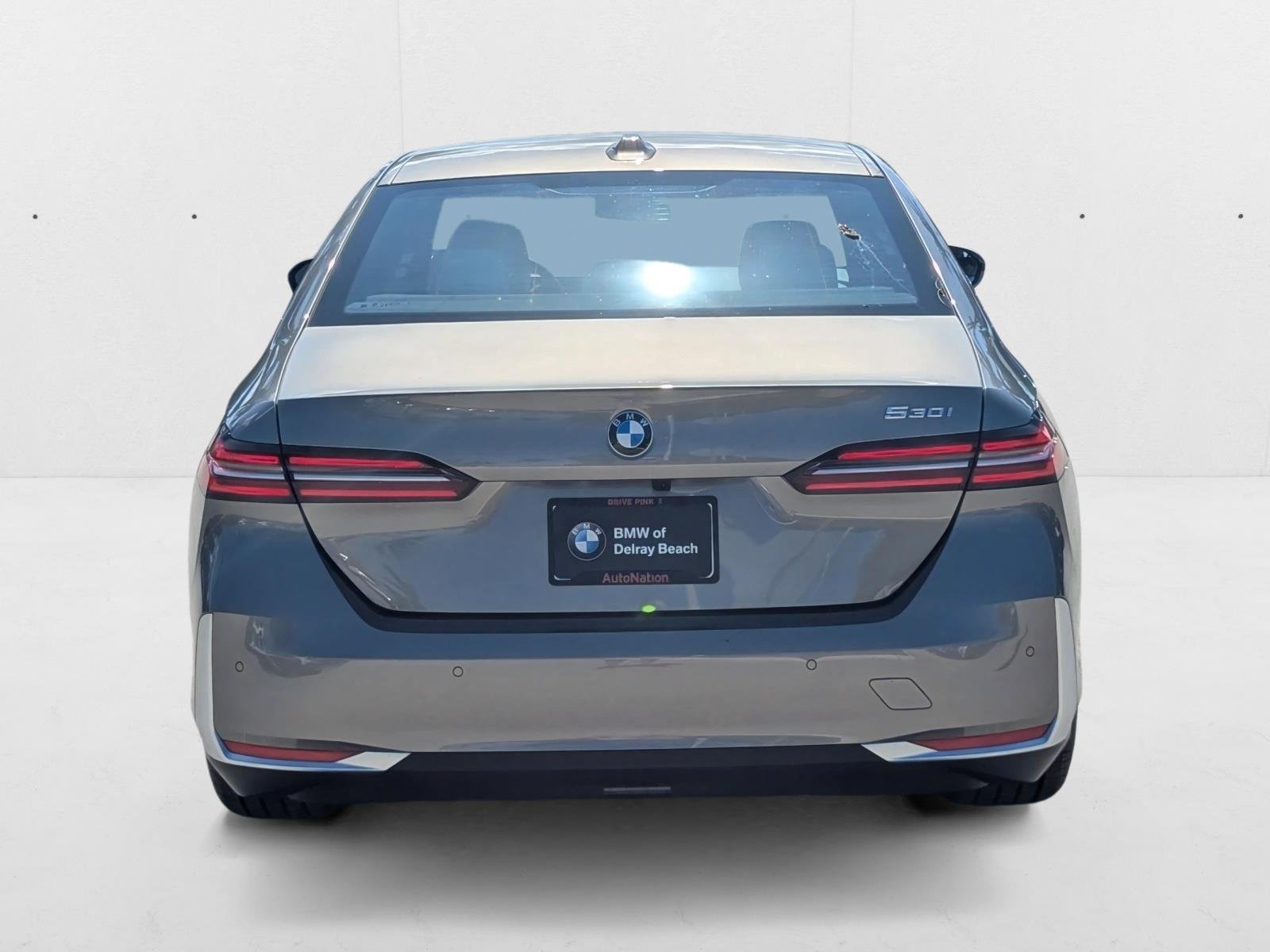Used 2026 Oxide Grey Metallic BMW 530i image 7