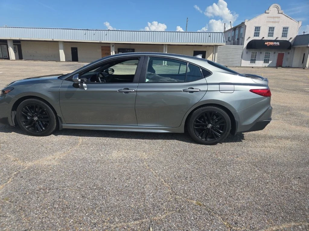 Used 2025  Toyota SE image 7