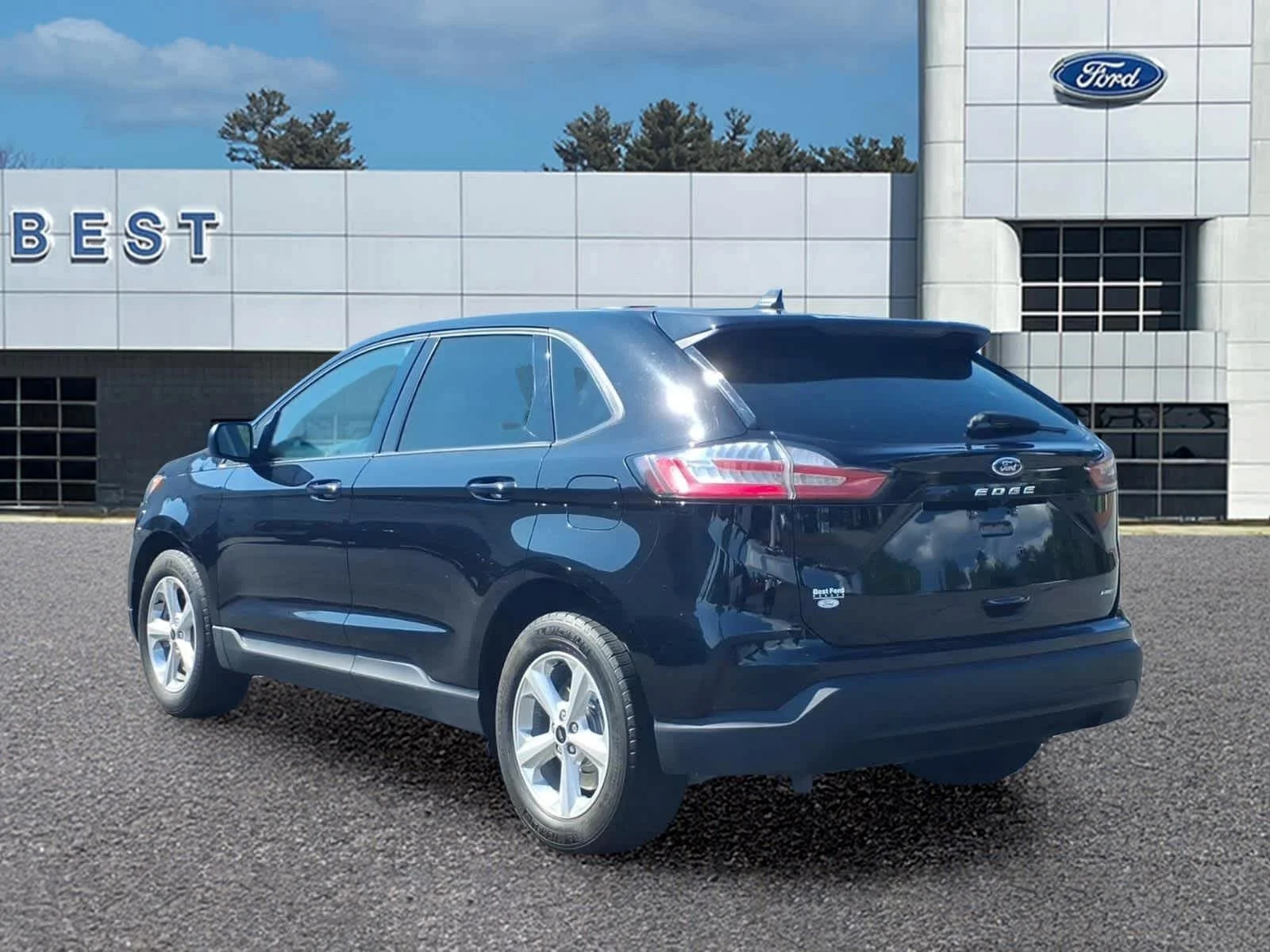 Used 2024 Agate Black Metallic Ford SE image 4