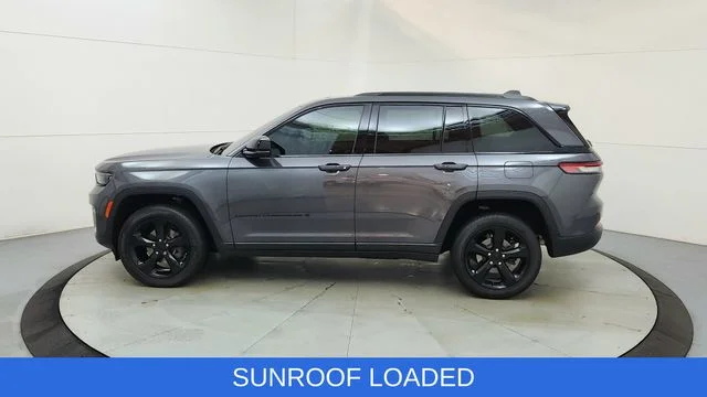 Used 2024 Gray Jeep Altitude X image 6